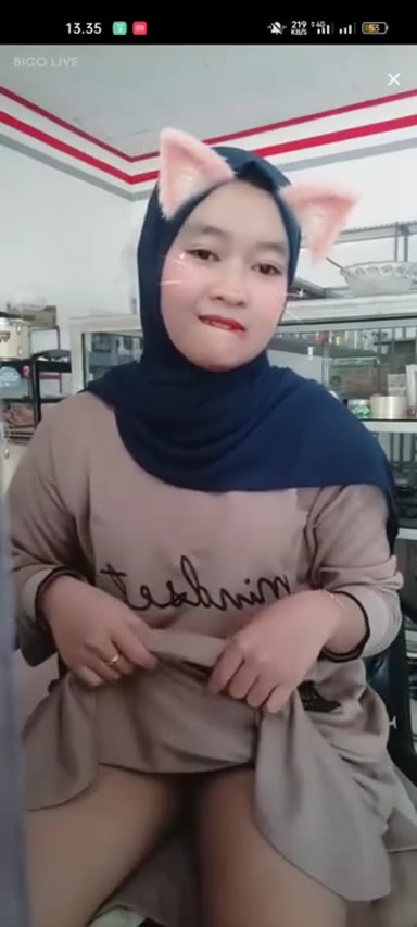 Hijab Viral Ukhty Nakal Karyawan Warung Madura Pamer Cara Memutihkan Selangkangan Lecet Top 2025 Indo Terbaru Video New