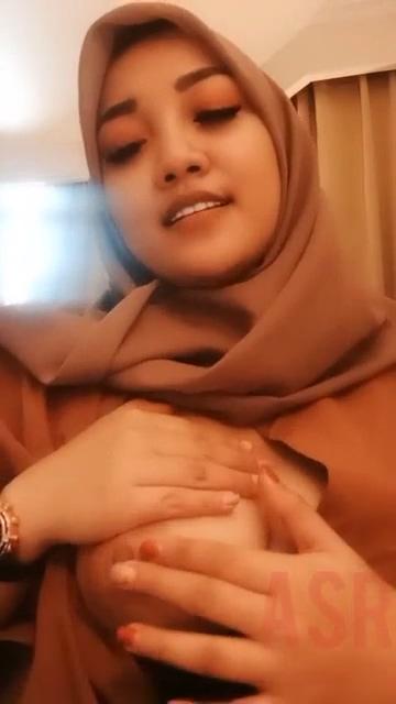 Abg Jilbab Viral Indo Buguru Hijab Ganjing di Mobil Gurih Nyoi Top Indonesia 2026 Rare Viral Indo Abg Trending